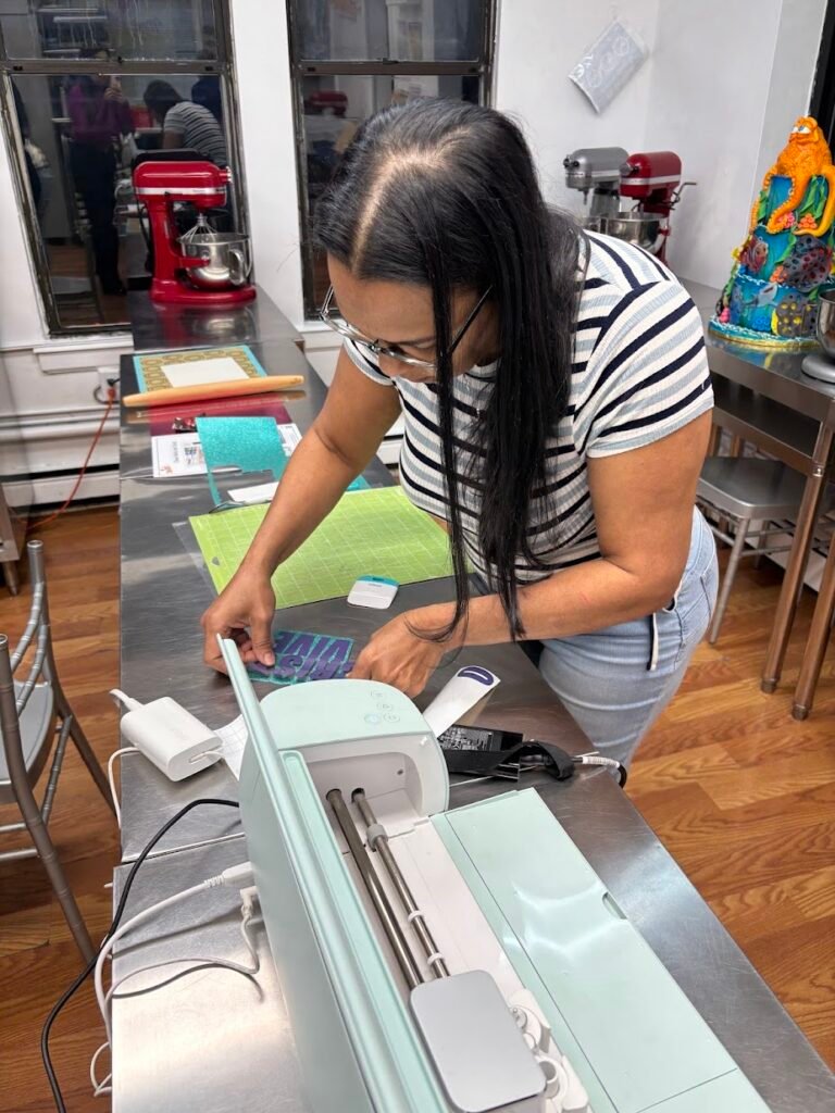 Personaliza tus Pasteles: Taller Práctico de Cricut para Reposteros